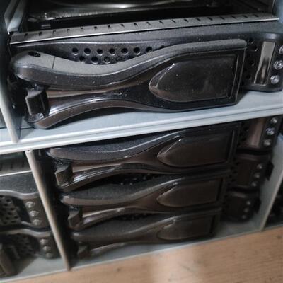 NetApp 111-01506 E-X4046A-R6 E2724 E2824 E2700 系列存储硬盘