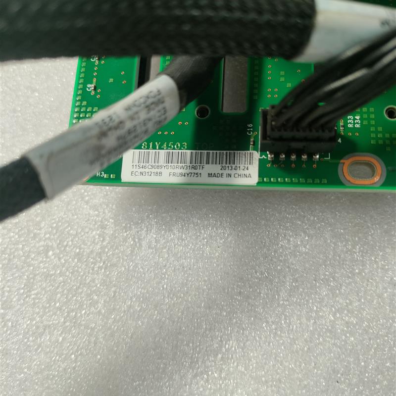 BM X3650 M4 2U服务器 8盘位 2.5寸硬盘热拔插背板 94Y7751