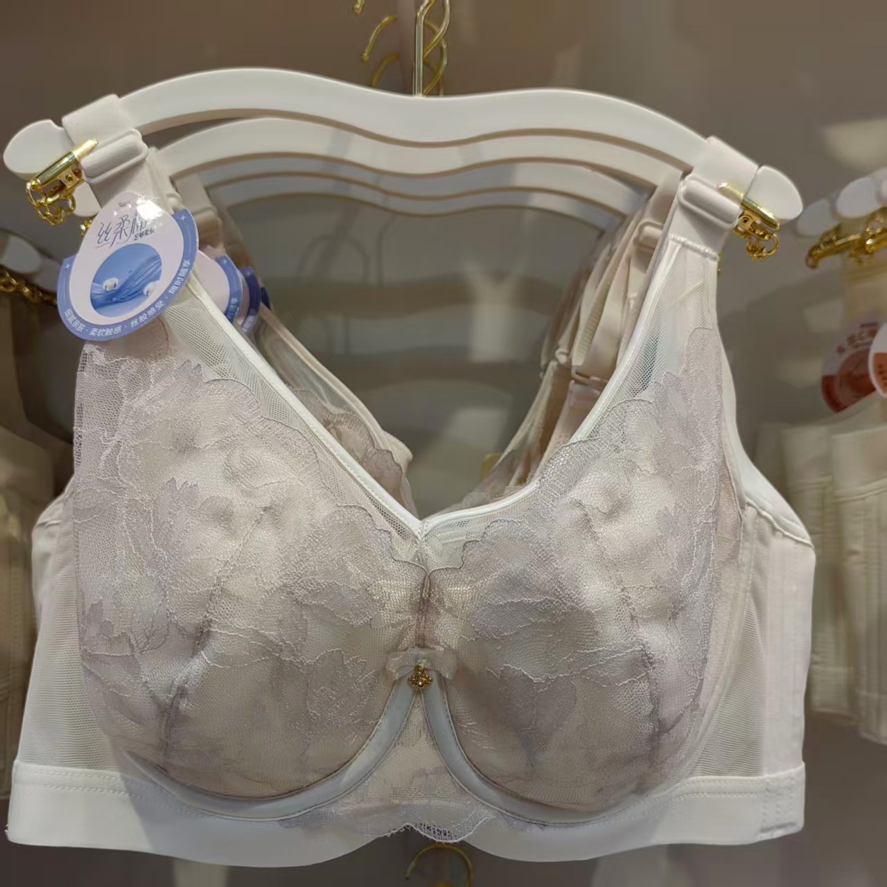 康舒美8659大胸显小薄款C罩杯软钢圈内衣收副乳防下垂调整型文胸