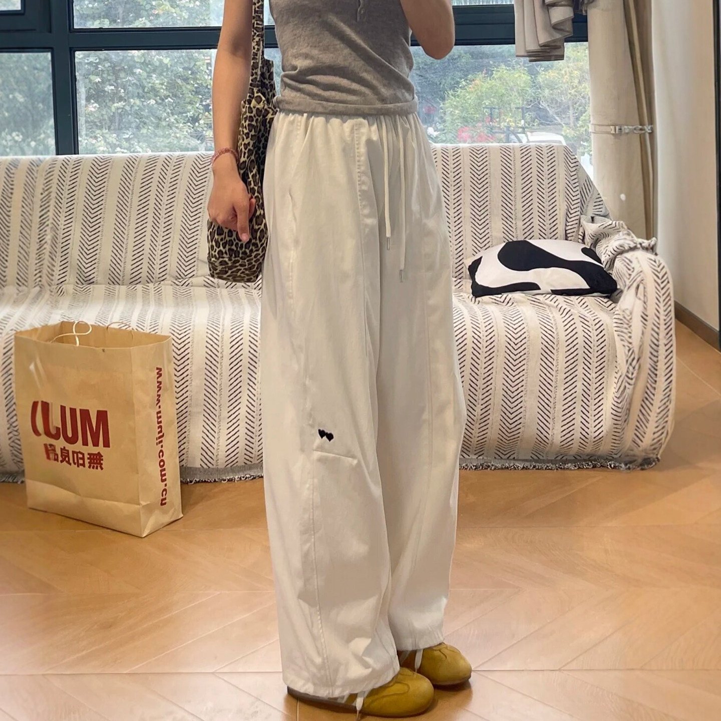 白色刺绣爱心工装休闲裤女士夏季薄款裤子垂感直筒速干运动阔腿裤