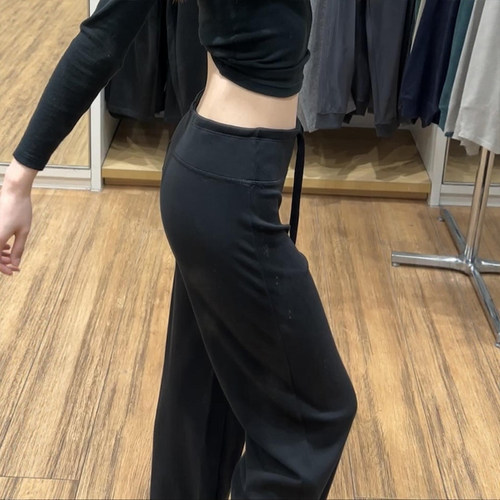 穿上即爱上的黑色卫裤啊！！