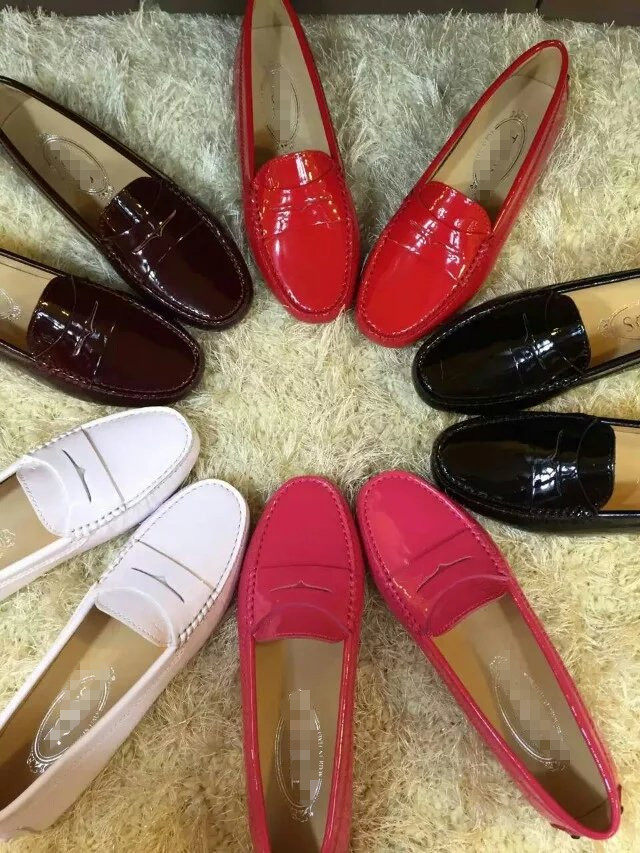 豆豆鞋女春夏新款百搭一脚蹬漆皮亮皮船鞋真皮平底单鞋女