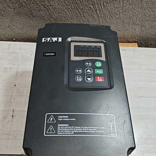 三晶变频器8100-4T7R5PB三晶智能水泵专用变频器7.