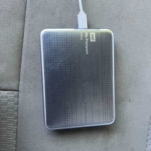 西数2TB移动硬盘，