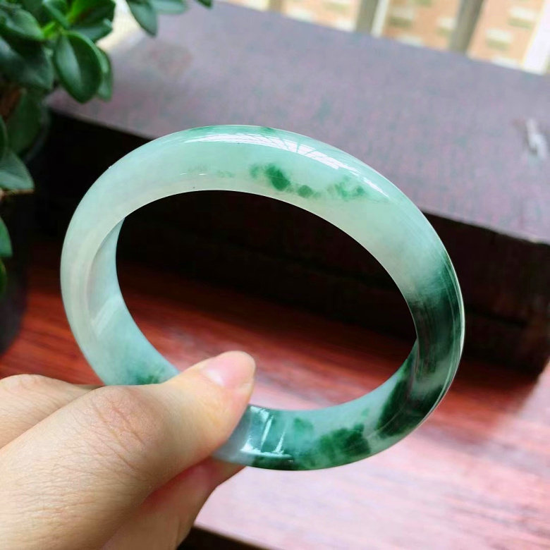 天然缅甸翡翠A货，56圈口飘花宽边手镯
