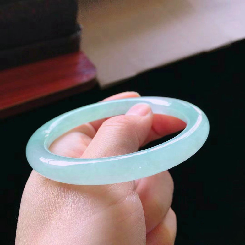 天然翡翠缅甸A货，57圈口浅绿圆条手镯,珠宝/钻石/翡翠,手镯,淘宝优惠券,粉丝福利购,淘宝优惠卷