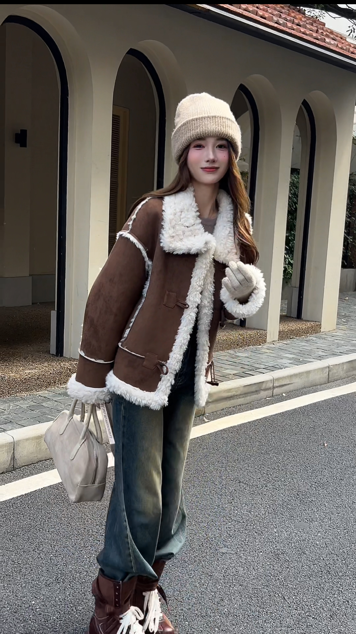 2025年韩版冬款加厚翻领短外套法式复古宽松保暖皮毛一体上衣Y053