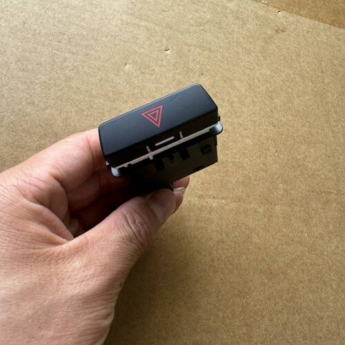 斯威X7应急灯开关双闪报