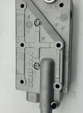 东风天龙旗舰ISZ13升4366072空压机缸盖总成4327623打气泵缸盖