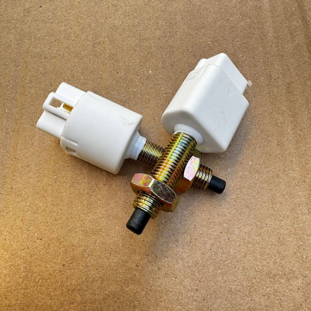 比亚迪F3 F0 G3 L3 F6 F3R 刹车灯开关 制动灯开关 制动触点开关