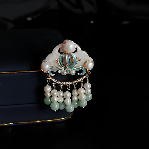 中国风翡翠流苏古典领花胸针