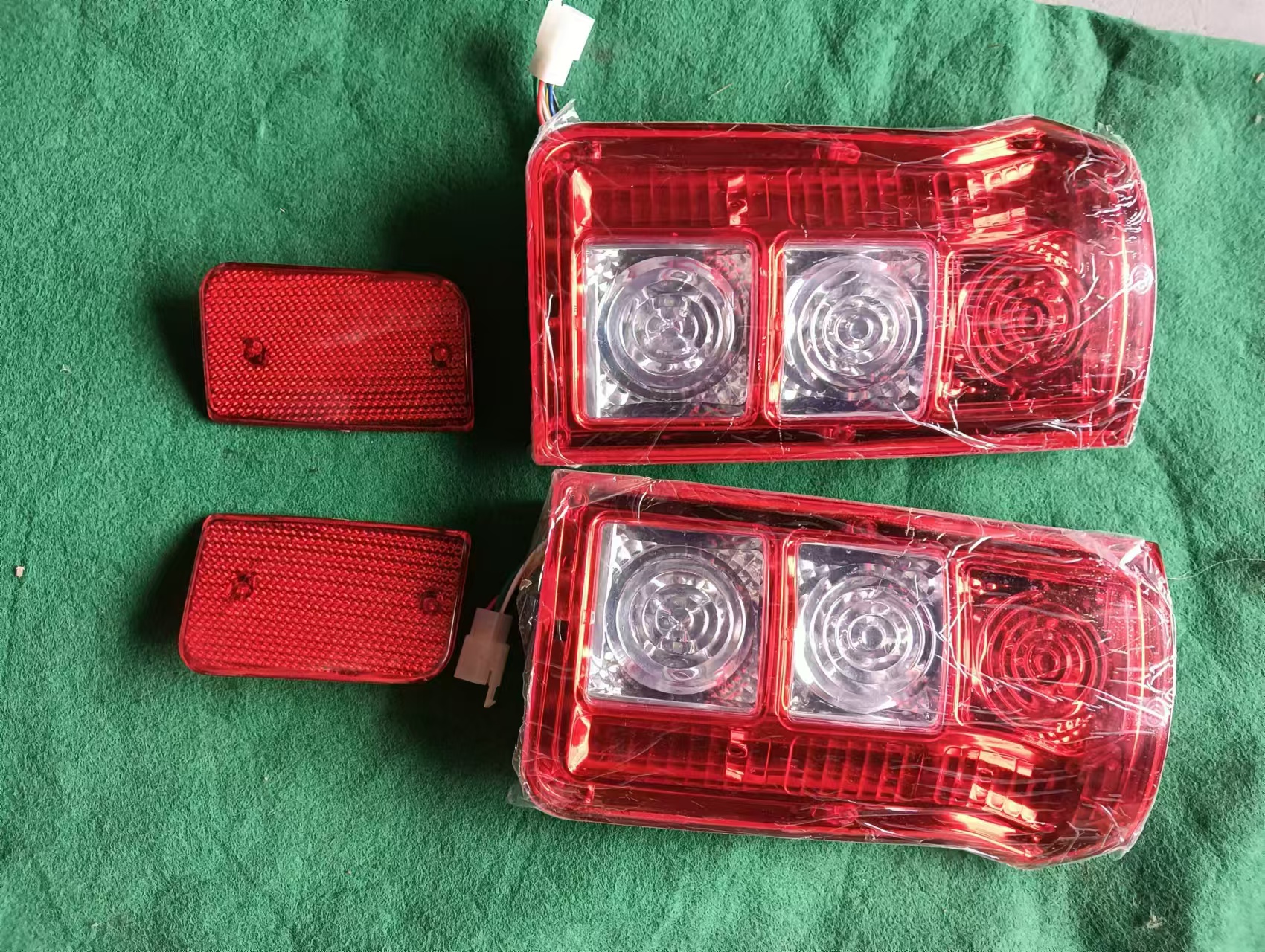 海宝福盛隆纳福电动三轮车四轮车后尾灯明爵金彭电动三轮车尾灯