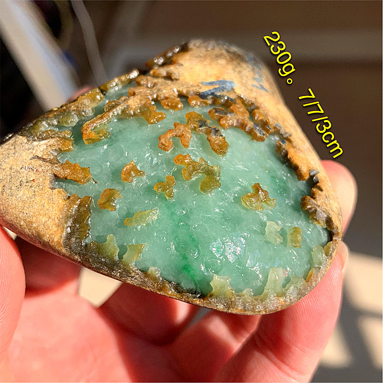 特】冰糯种飘绿色花开窗大马坎翡翠原石料天然A货大牌子裸石蛋面