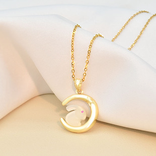 玉兔项链女ins可爱中国风仿和田玉小兔子月亮吊坠百搭钛钢锁骨链