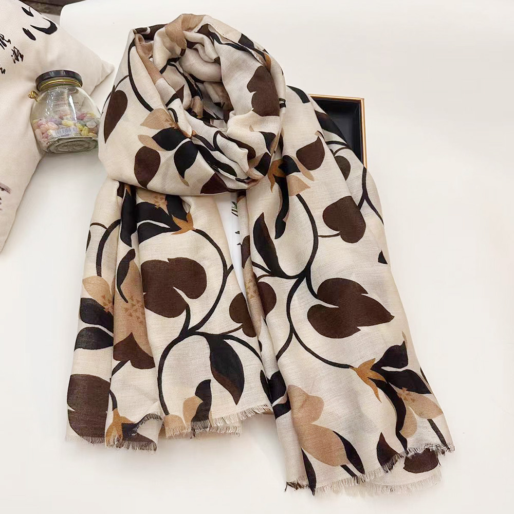 棉麻围巾女秋冬百搭文艺印花海棠花毛边纱巾长款披肩薄丝巾冬季