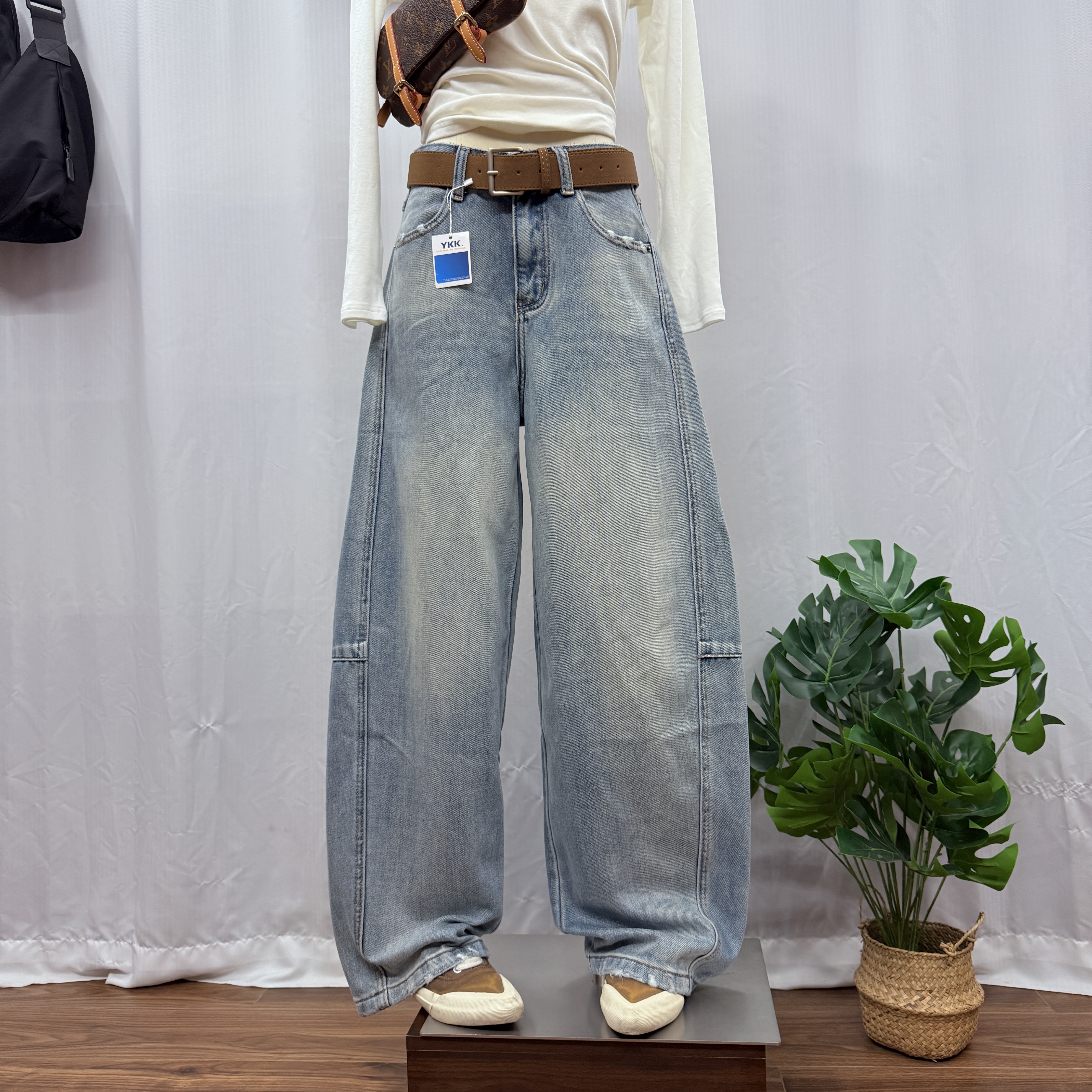 JEANS D838冬季磨毛2025新款浅蓝色无弹高腰阔腿弯刀牛仔长裤女H