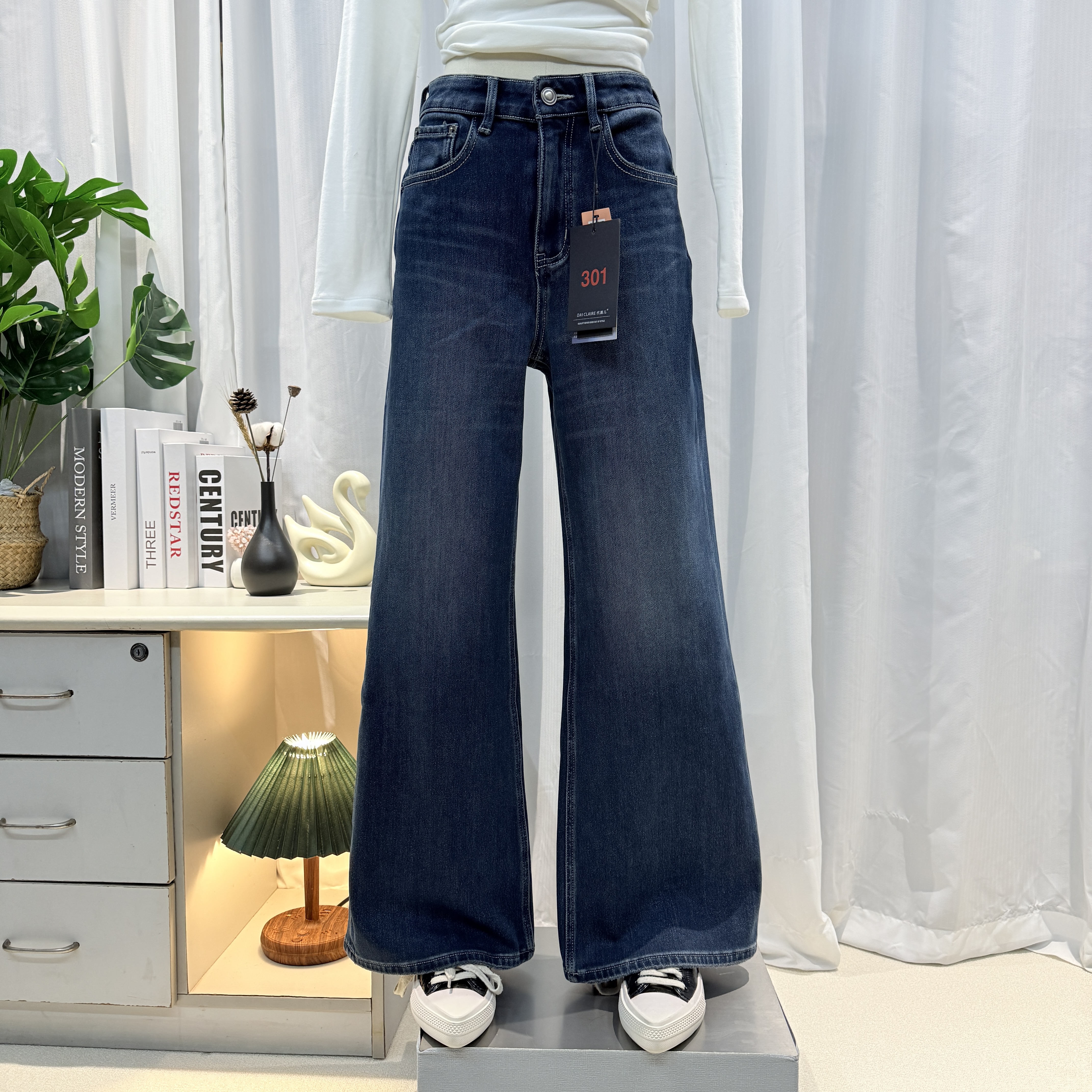 代嘉儿G368四面弹莱赛尔特绒牛仔2025冬季高腰蓝色直筒微喇长裤女