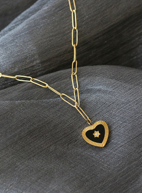 时尚风黑色桃心钛钢18K金项链
