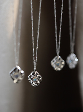 XL547 灰月光天然拉长石 尼泊尔不规则捶打纹项链锁骨链 钛钢