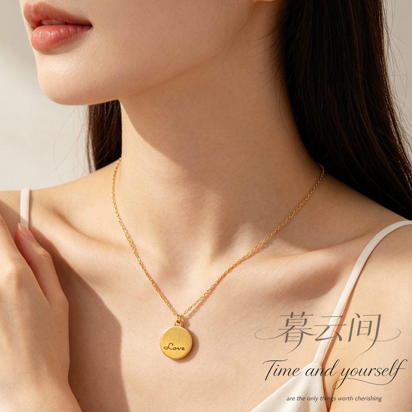 2026新款银镀真金小圆牌刻字母项链吊坠锁骨链小众轻奢送妈妈闺蜜