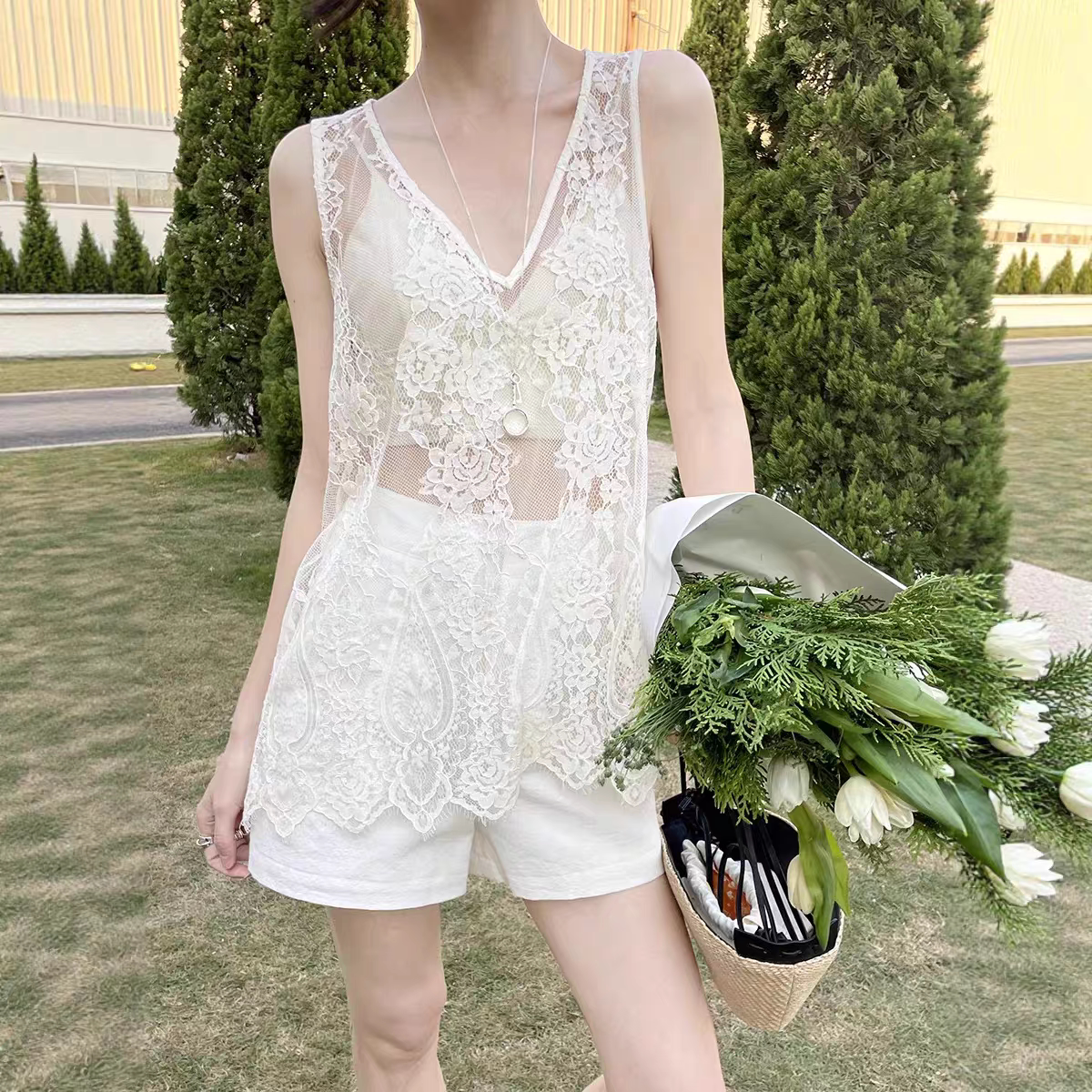 GRACETINA HOO｜法式浪漫高级感通勤｜镂空蕾丝V领内搭背心女春夏