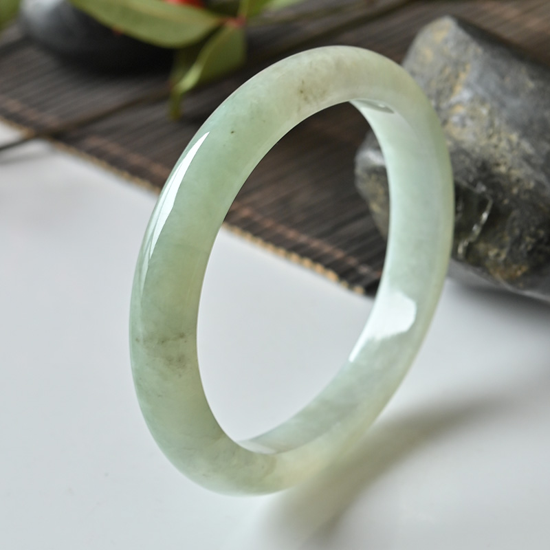 清仓缅甸天然A货翡翠手镯椭圆冰种浅绿玉镯子女56玉手镯一物一图