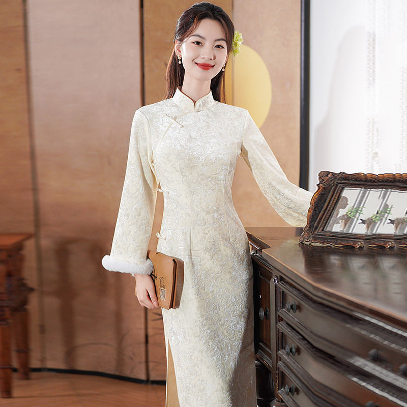 2025新款女复古白色加绒加厚冬装国风新中式长款长袖改良旗袍女装