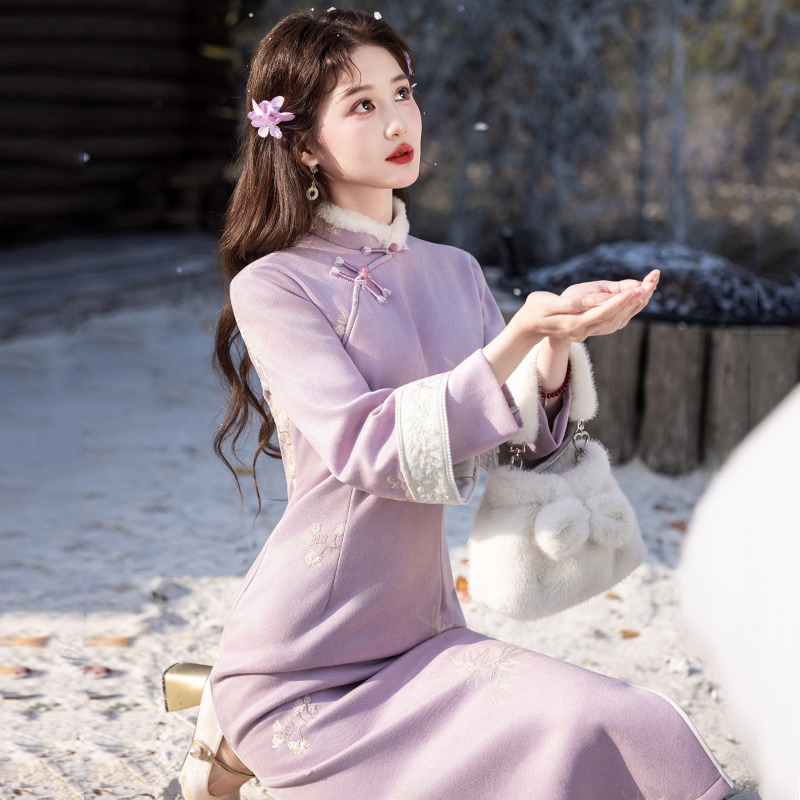 2025新款女复古收腰秋冬装紫色刺绣国风新中式长袖旗袍改良女装