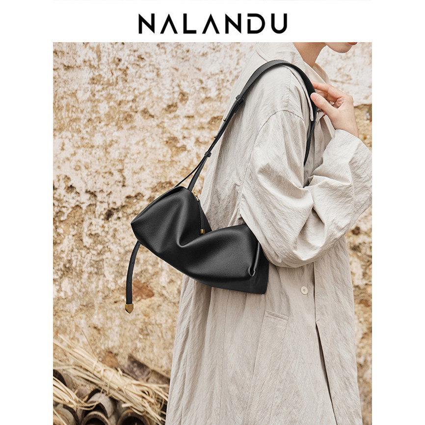 纳兰杜黑色包包2025新款真皮斜挎包女高级单肩腋下包女士超火女包