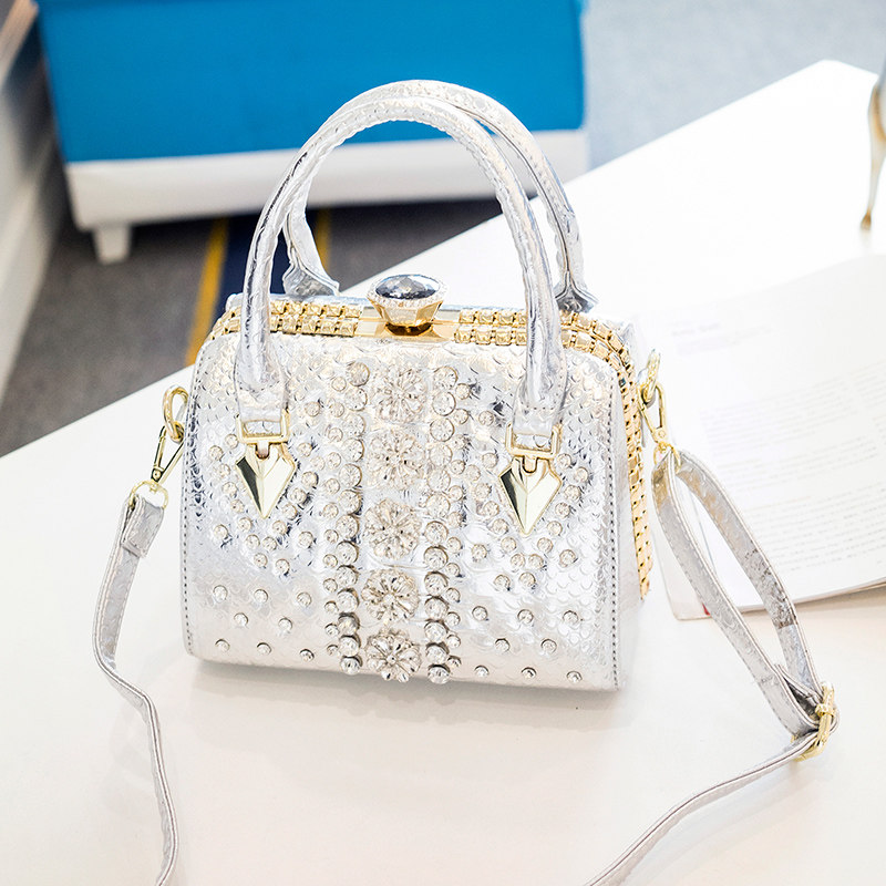 2025新款真皮女士结婚时尚潮流钻石女包手提百搭轻奢波士顿枕头包