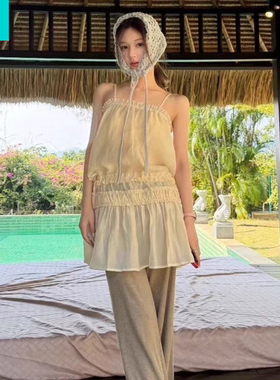 赵露思同款杏色花边拼接吊带褶皱收腰设计感度假风叠穿连衣裙女春