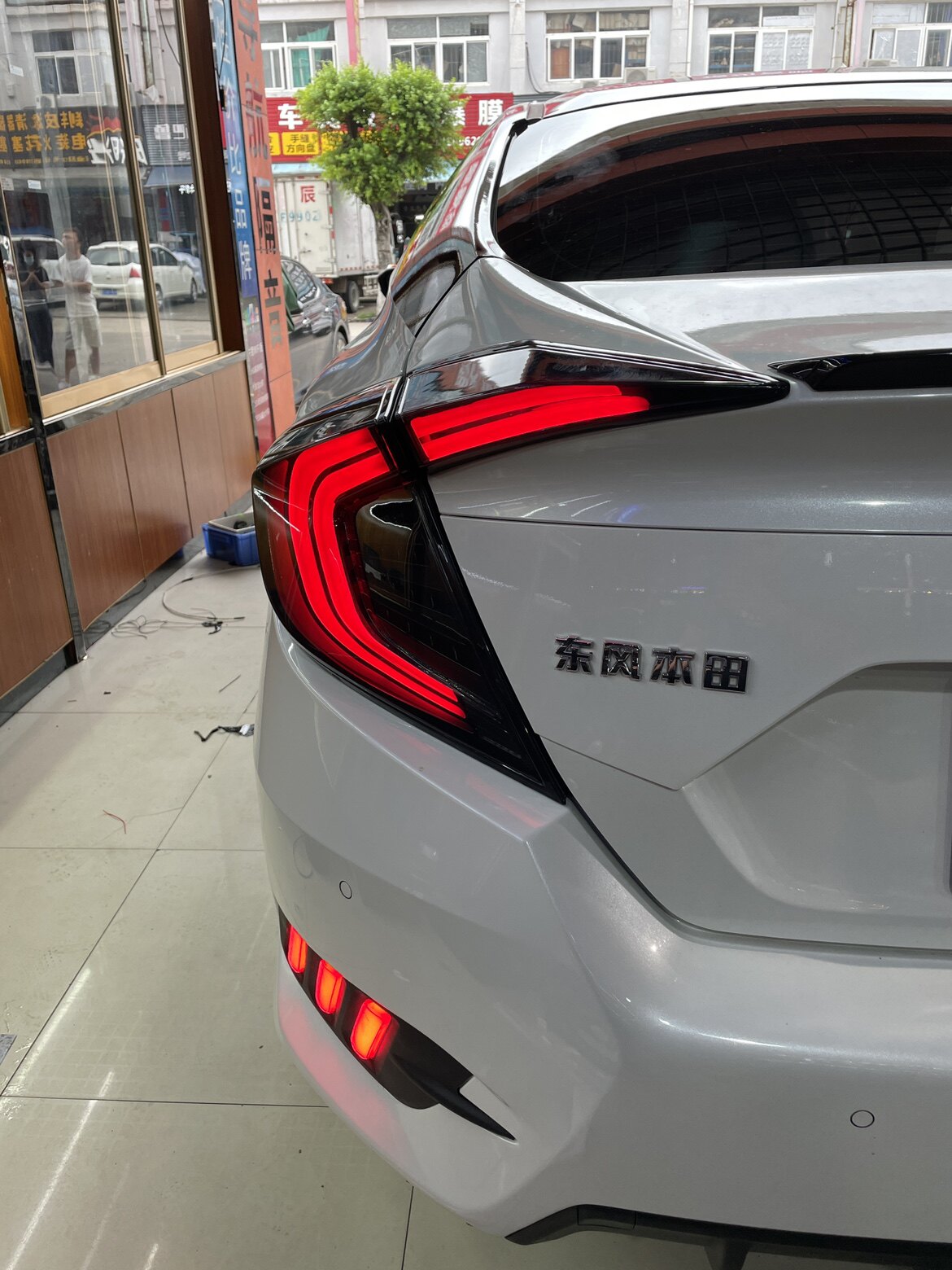 十代思域 熏黑尾灯
