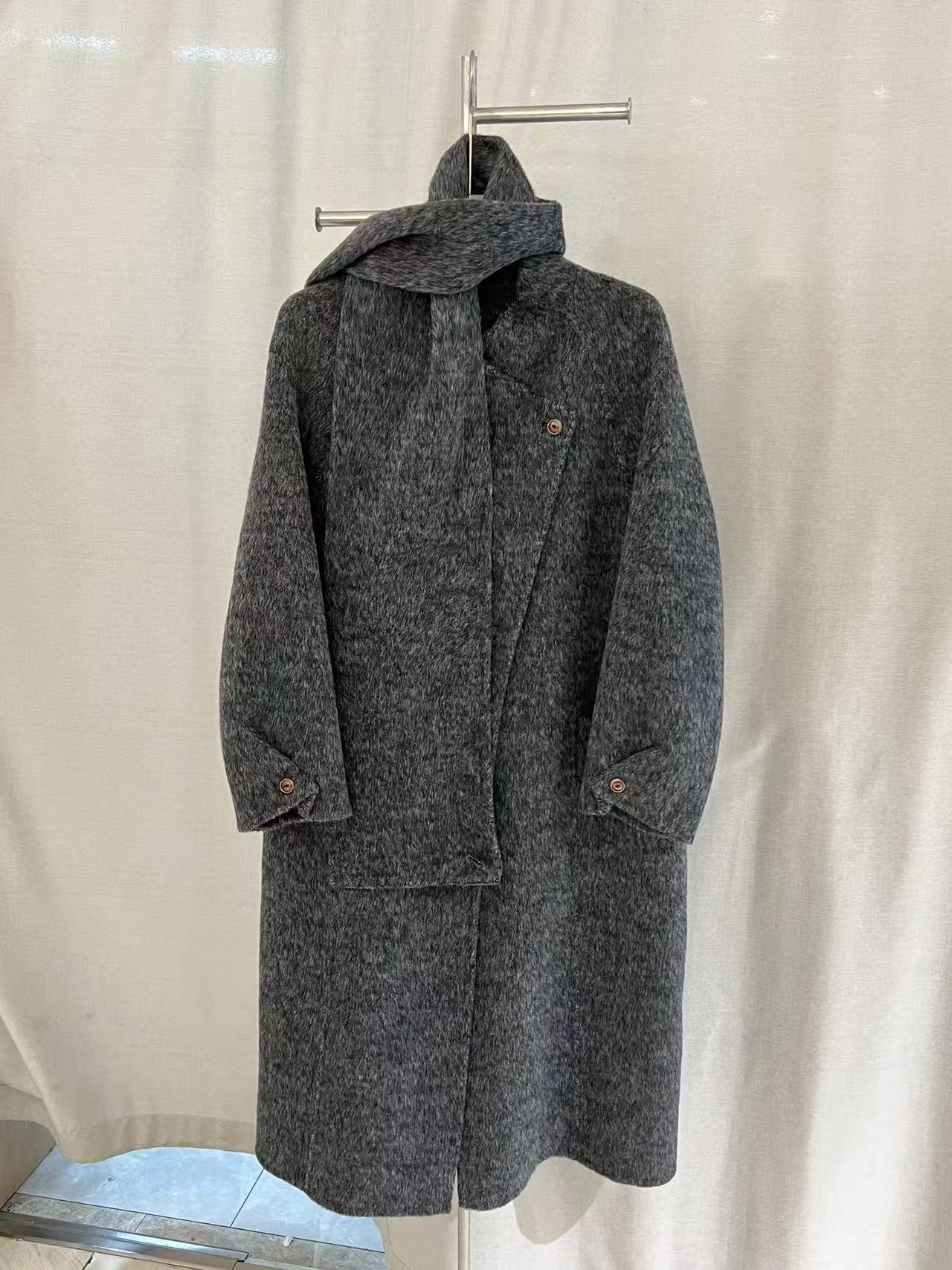 2025新款时尚百搭翻领宽松纯色柔软舒适长袖针羊绒大衣