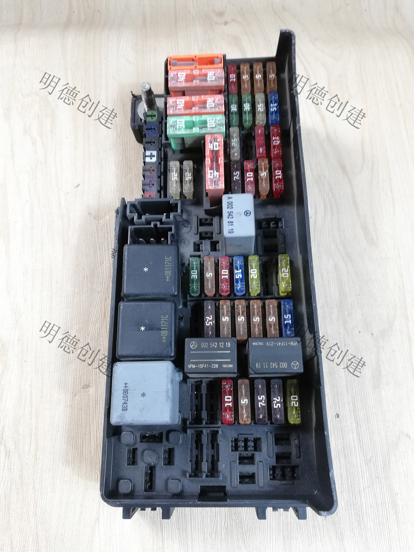 适用奔驰W164W251R300R350ML350ML450GL350GL450后保险盒保险丝盒