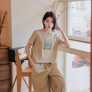 女文艺显瘦版 夏季 休闲圆领正肩米色印花纯棉短袖 新款 型显肤 时尚