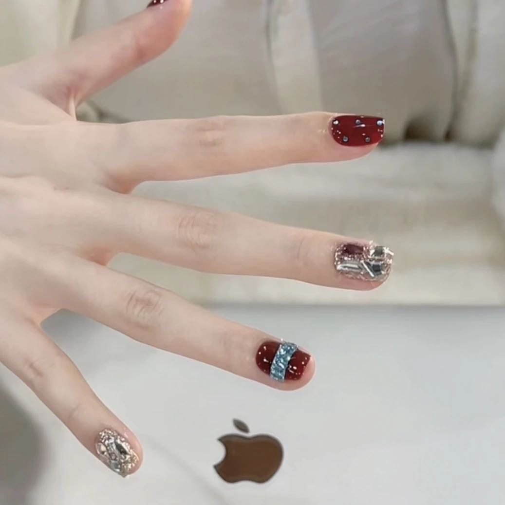 红蓝圣诞高品质纯手工穿戴甲美甲贴片镶钻撞色短款豆豆甲爆闪猫眼,彩妆/香水/美妆工具,穿戴甲/甲片,淘宝优惠券,粉丝福利购,淘宝优惠卷