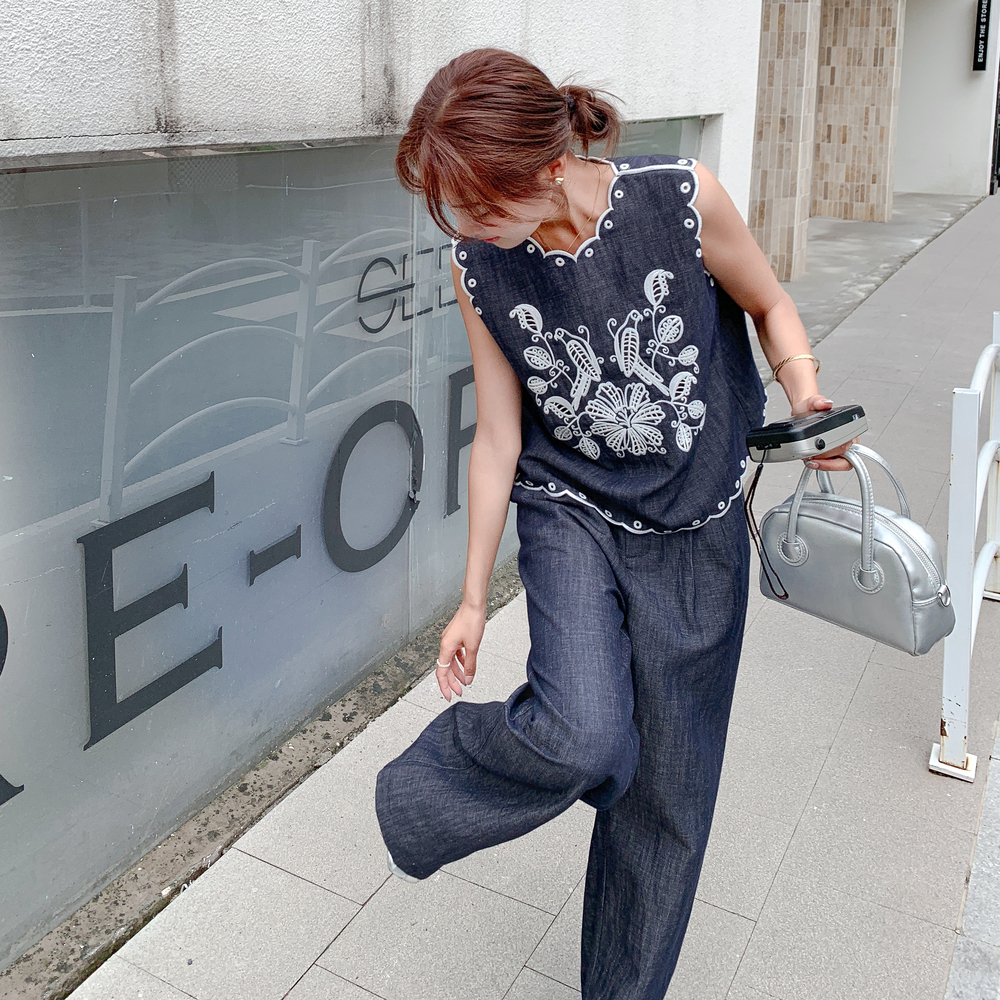 设计感拼蕾丝刺绣无袖牛仔马甲上衣阔腿裤套装H版型宽松两件套，女装套装/套裙，卓尔