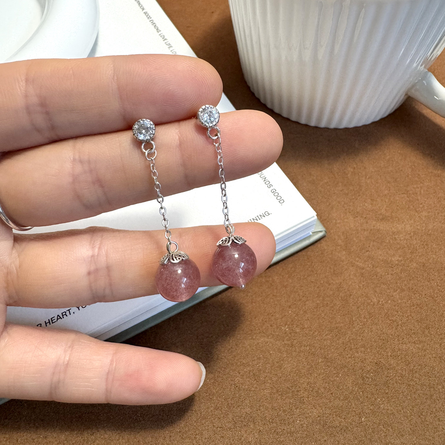 s925纯银白色锆石草莓晶流苏百搭女款耳钉