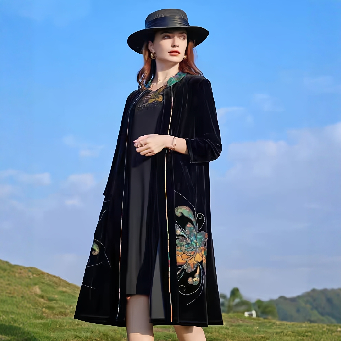 中老年妈妈洋气风衣时尚刺绣女装