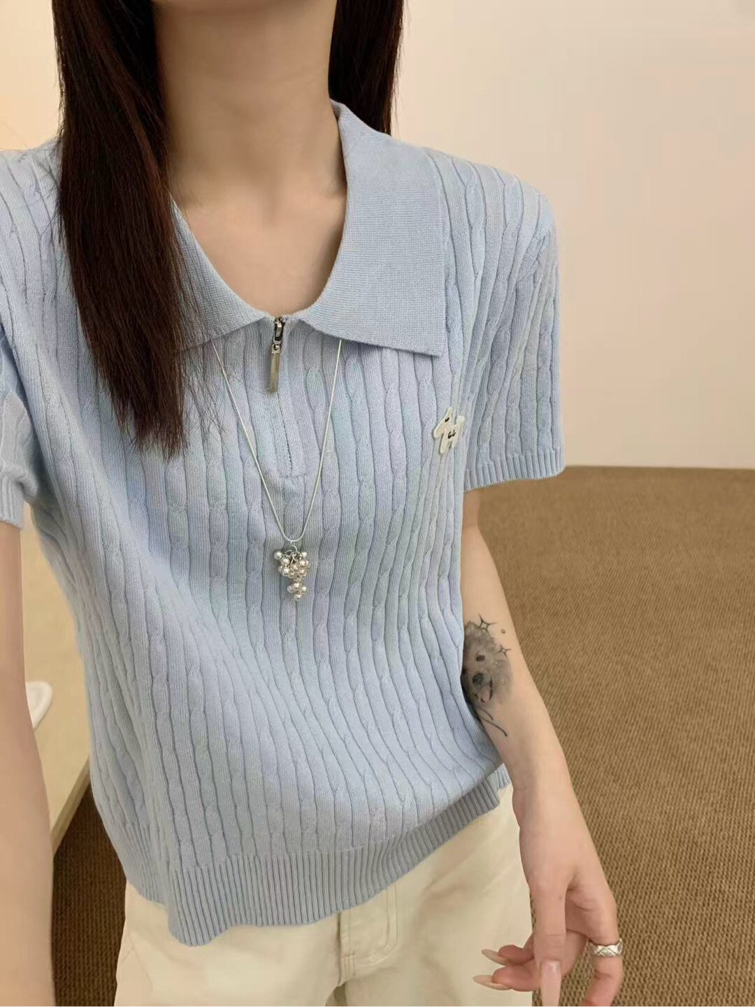 翻领麻花纹短袖上衣女春季新款两粒扣套头修身显瘦刺绣收腰针织衫