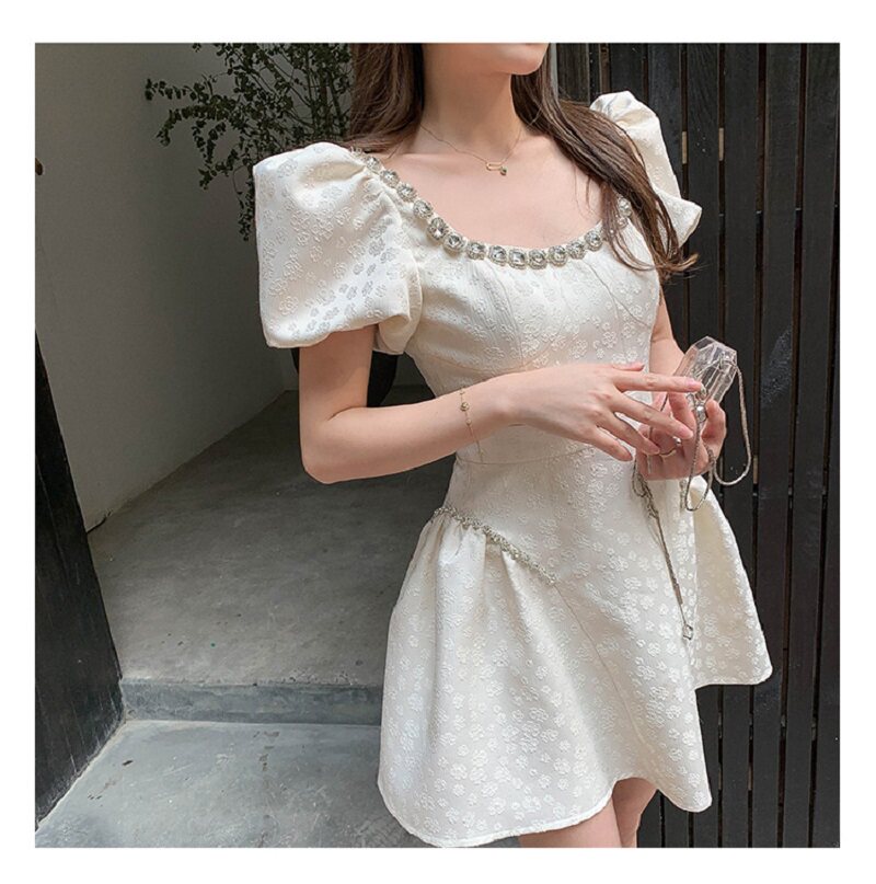 法式复古方领白色礼服女轻奢小众高端级感提花显瘦镶钻气质连衣裙