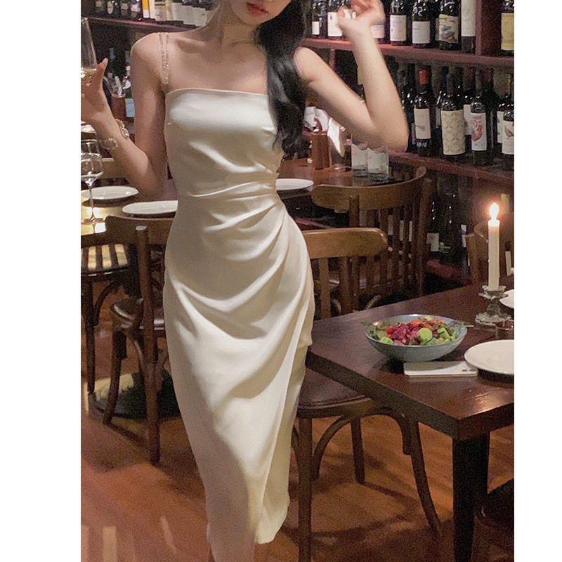 法式性感吊带露肩背礼服女轻奢小众高端级名媛气质收腰缎面连衣裙