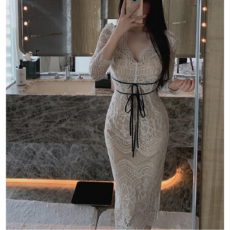 法式性感V领蕾丝礼服轻奢小众高端级气质名媛晚宴年会收腰连衣裙