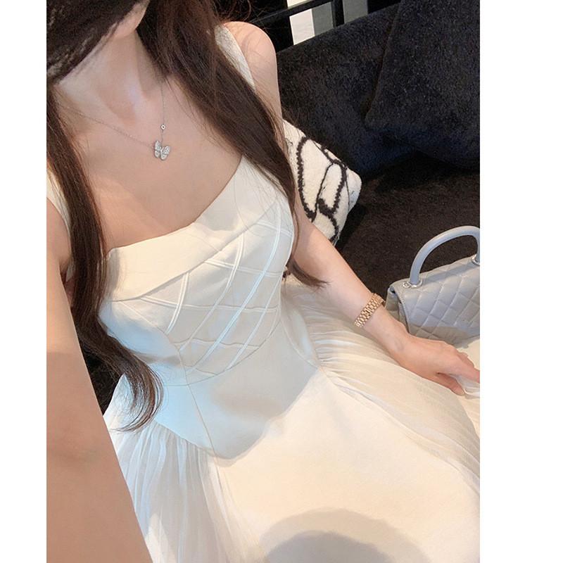 性感吊带露肩背压褶皱礼服轻奢高端小众级气质名媛晚宴会连衣裙女