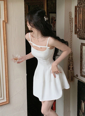 白色礼服女轻奢小众高端级感气质名媛晚宴年会显瘦收腰欧美连衣裙