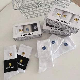 韩国代购Wacky willy小飞人刺绣袜子卡通花朵标三双装男女中筒袜