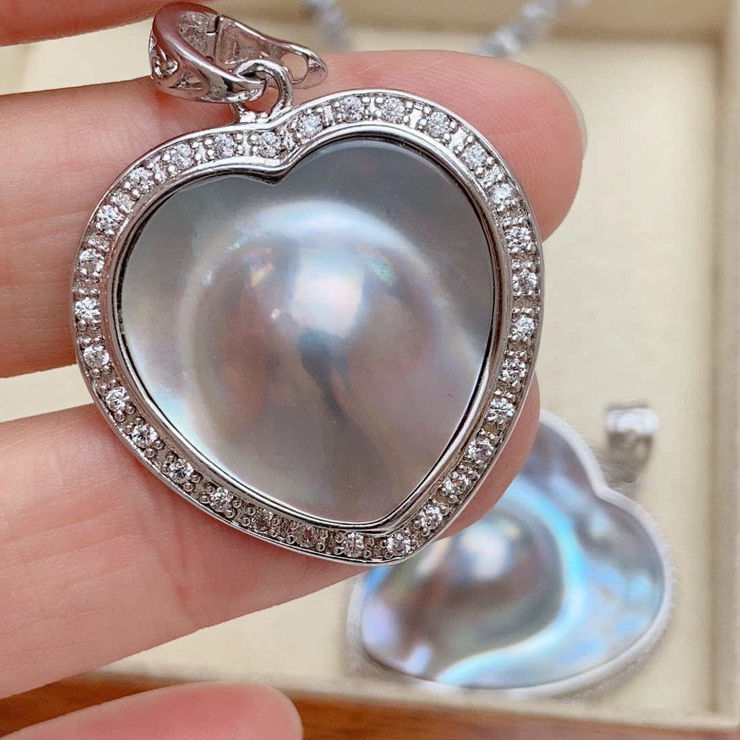 极光无暇爱心海水马贝吊坠，碎钻