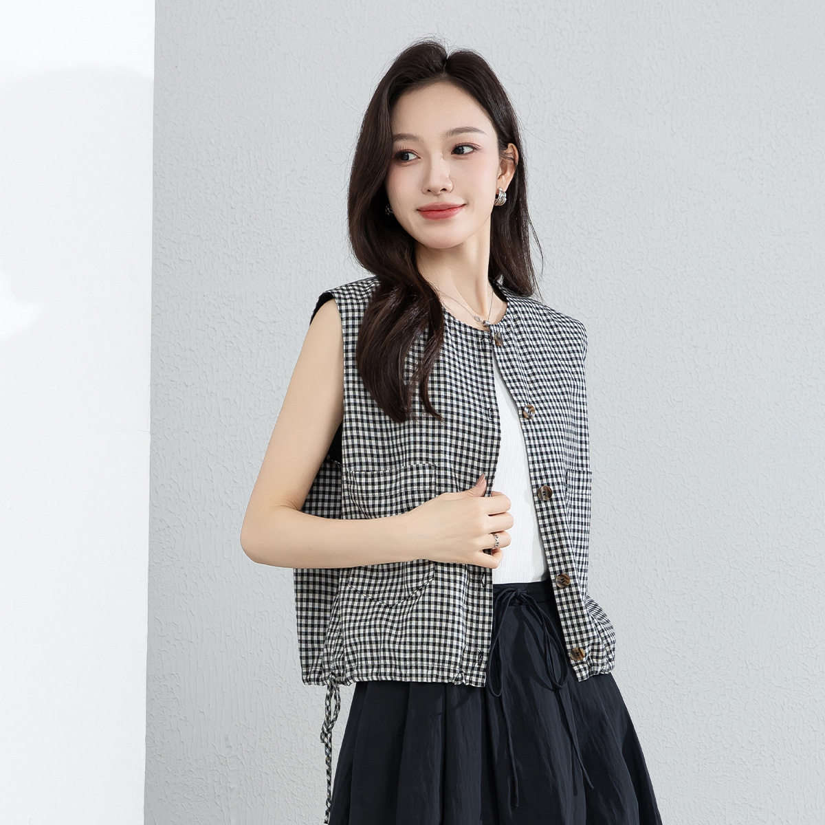 忆霏黑白格子棉麻马甲女2026夏抽绳坎肩叠穿开衫休闲亚麻马夹背心