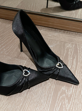 黑色高跟鞋女冬细跟尖头水钻气质法式不累脚性感单鞋2026年新款
