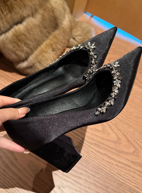 黑色高跟鞋女2025秋季新款粗跟尖头水钻法式气质高级不累脚单鞋